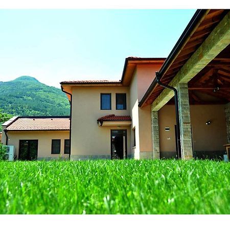 Yustina Villas Guest House エクステリア 写真