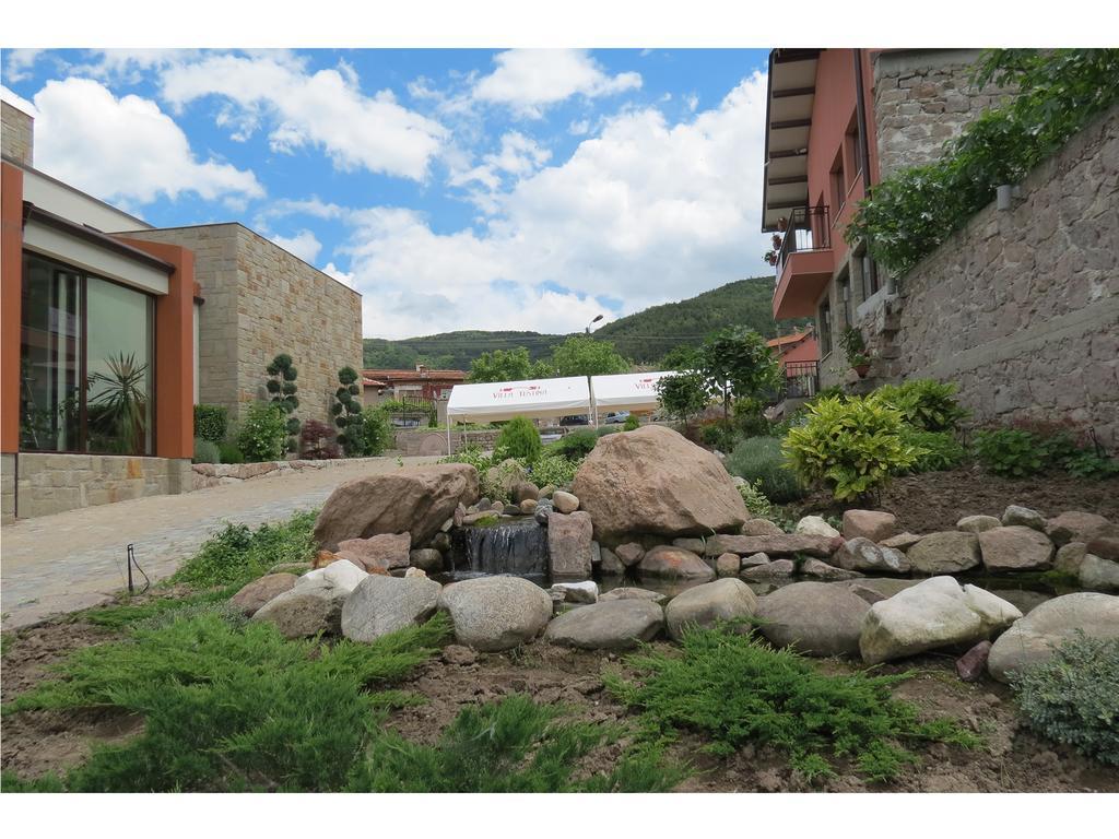 Yustina Villas Guest House エクステリア 写真