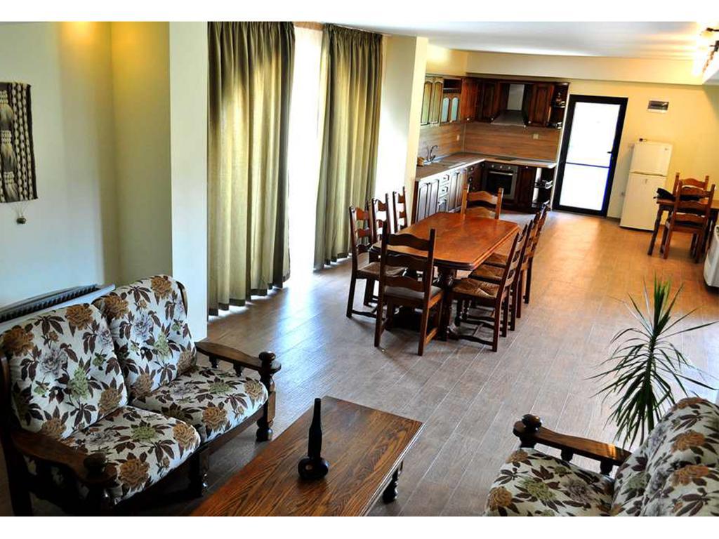 Yustina Villas Guest House エクステリア 写真